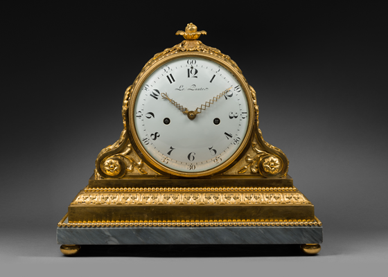Important Gilt Bronze Cartonnier Mantle Clock
“Clockmaker’s Model” 
Paris, early Louis XVI period, circa 1775-1780 
Height 43.5 cm; width 50.2 cm; depth 25.7cm
