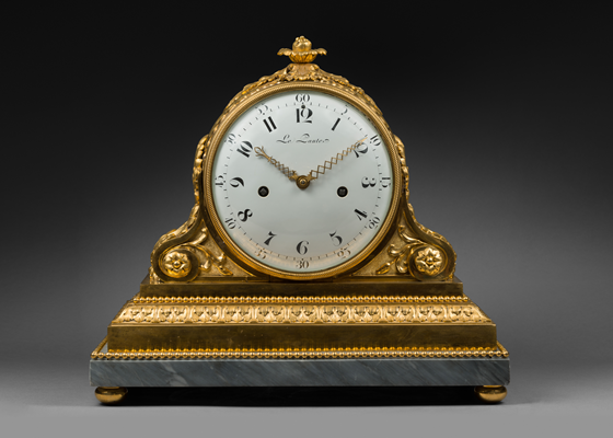 Important Gilt Bronze Cartonnier Mantle Clock
“Clockmaker’s Model” 
Paris, early Louis XVI period, circa 1775-1780 
Height 43.5 cm; width 50.2 cm; depth 25.7cm