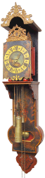 An early 18th c. rare and probably Brabant trunk clock ('s Hertogenbosch?). Dated on an attached recent label: '+- 1700'.
一个罕见的荷兰干线时钟,18世纪初